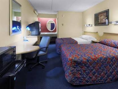 Red Roof Plus+ At Buffalo - Hotel 3*