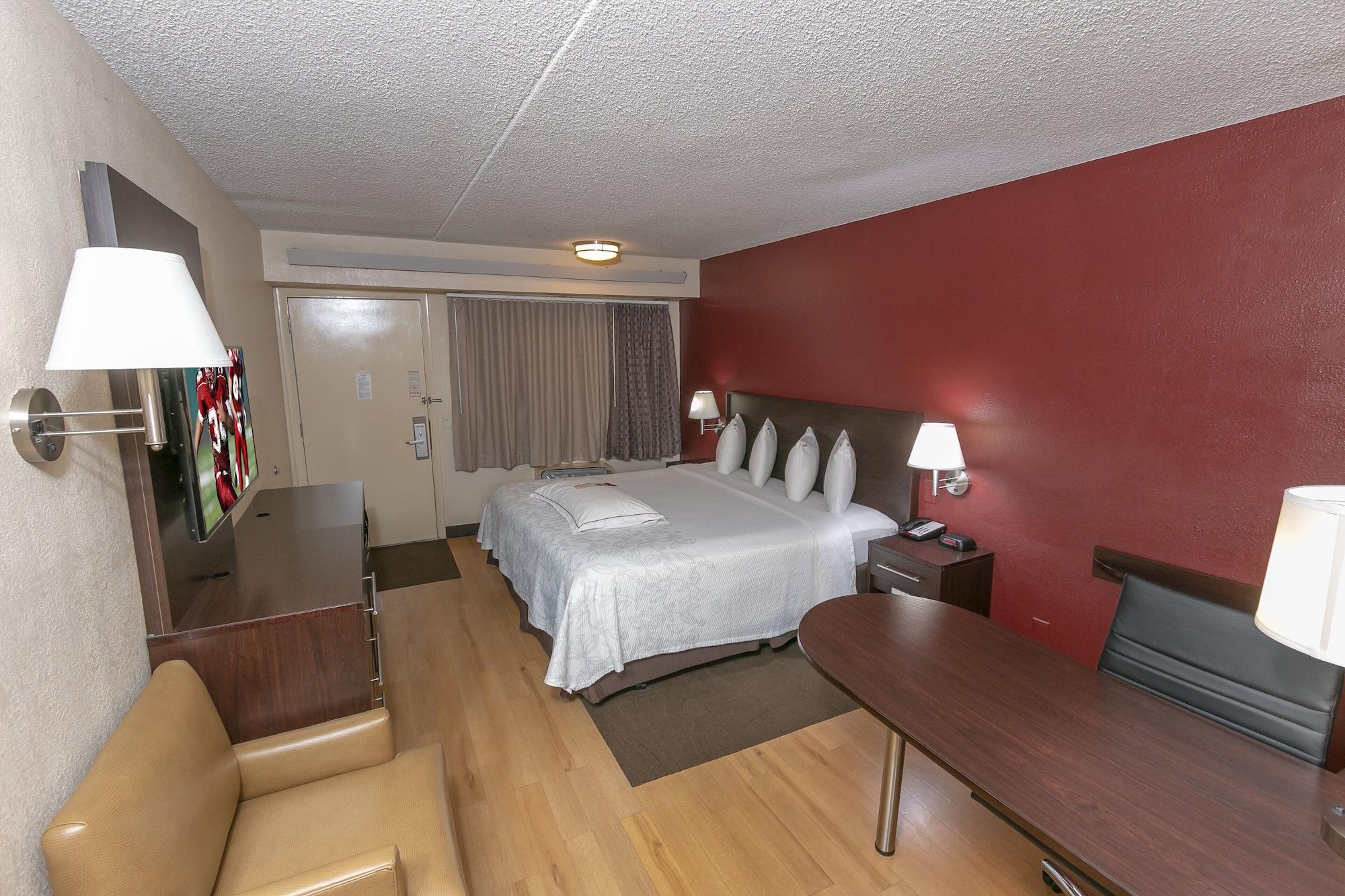 Red Roof Plus+ At Buffalo - Hotel 3*