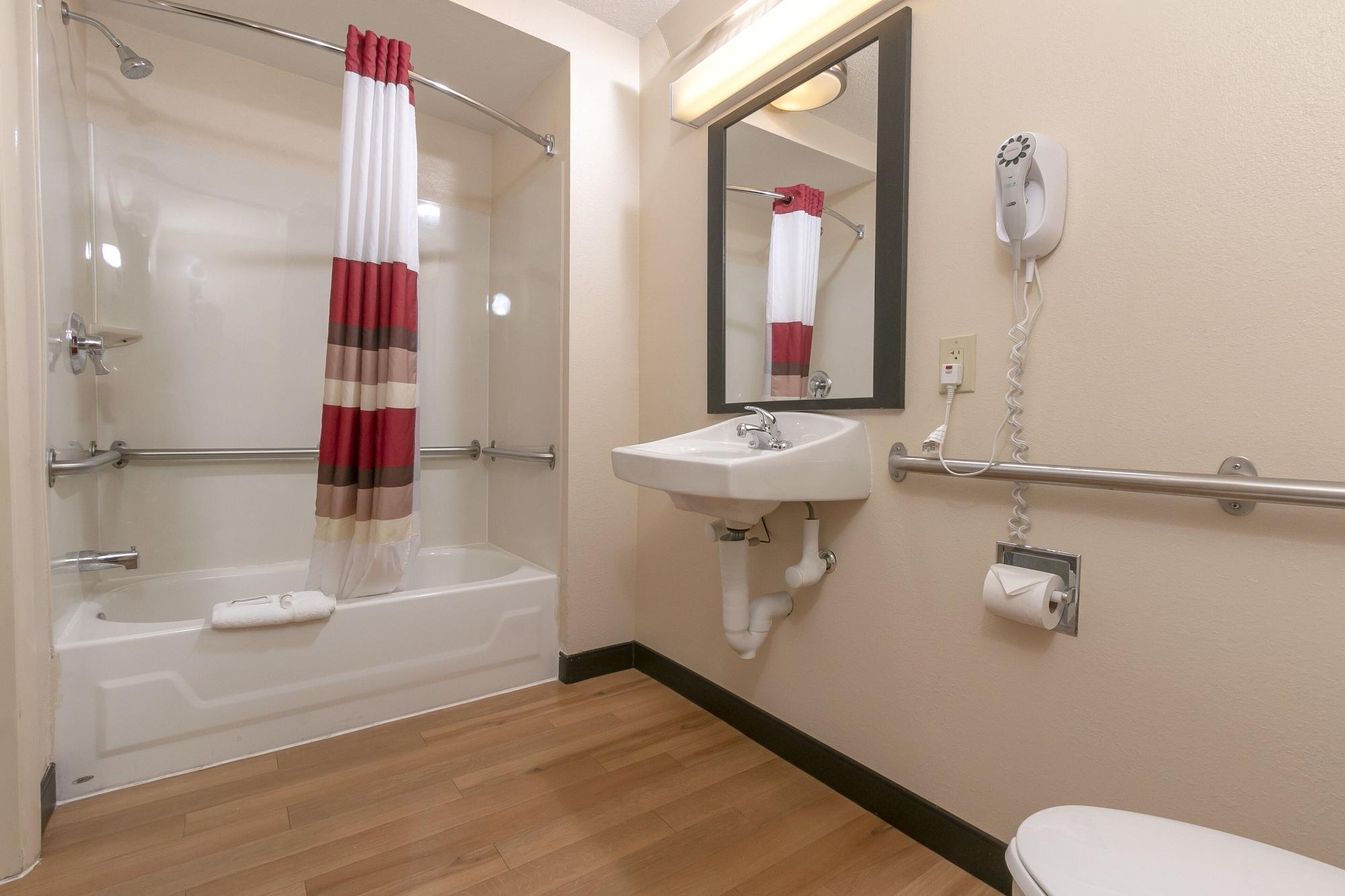 Hotel Red Roof Plus+ At Buffalo -
