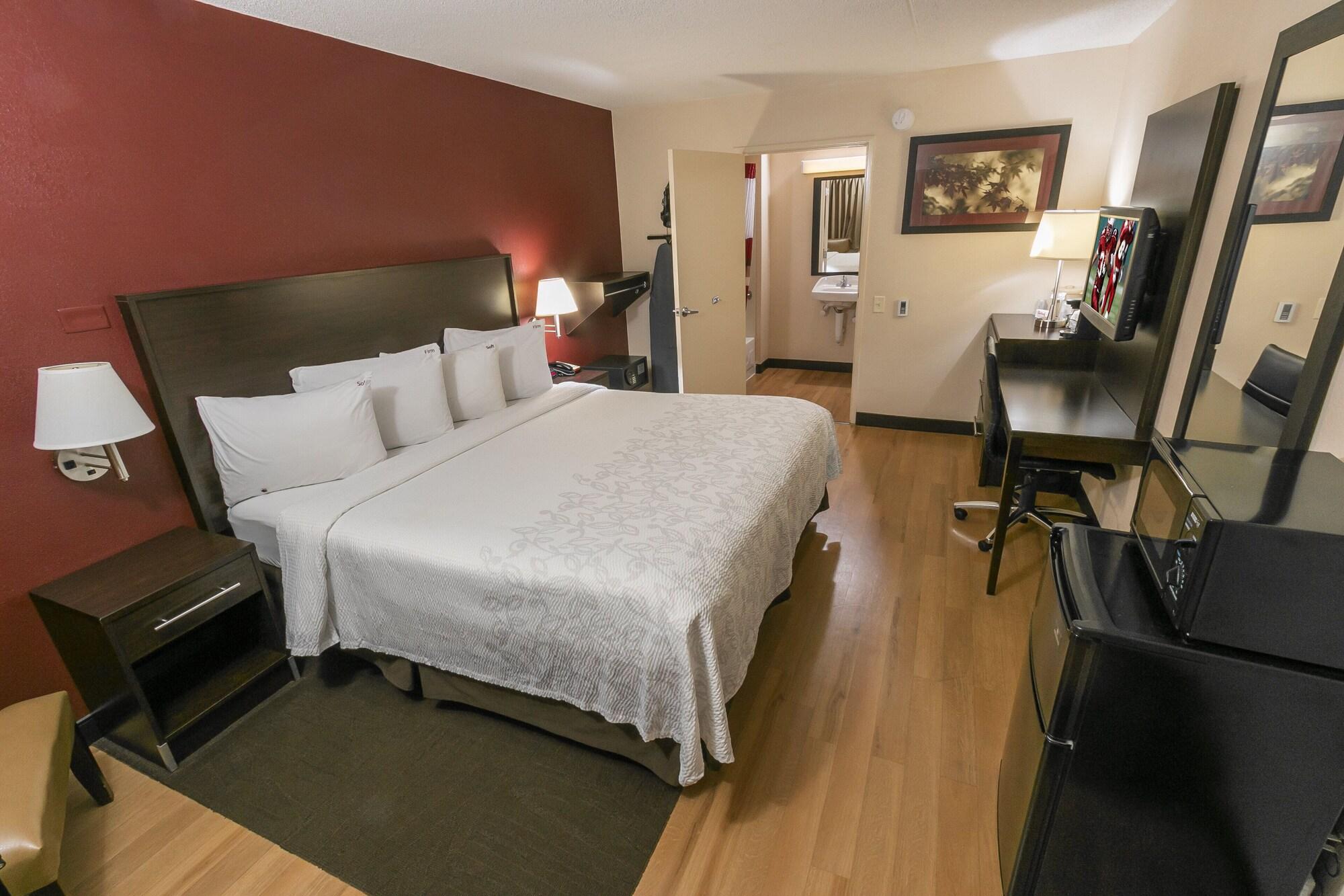 Red Roof Plus+ At Buffalo - Hotel 3*