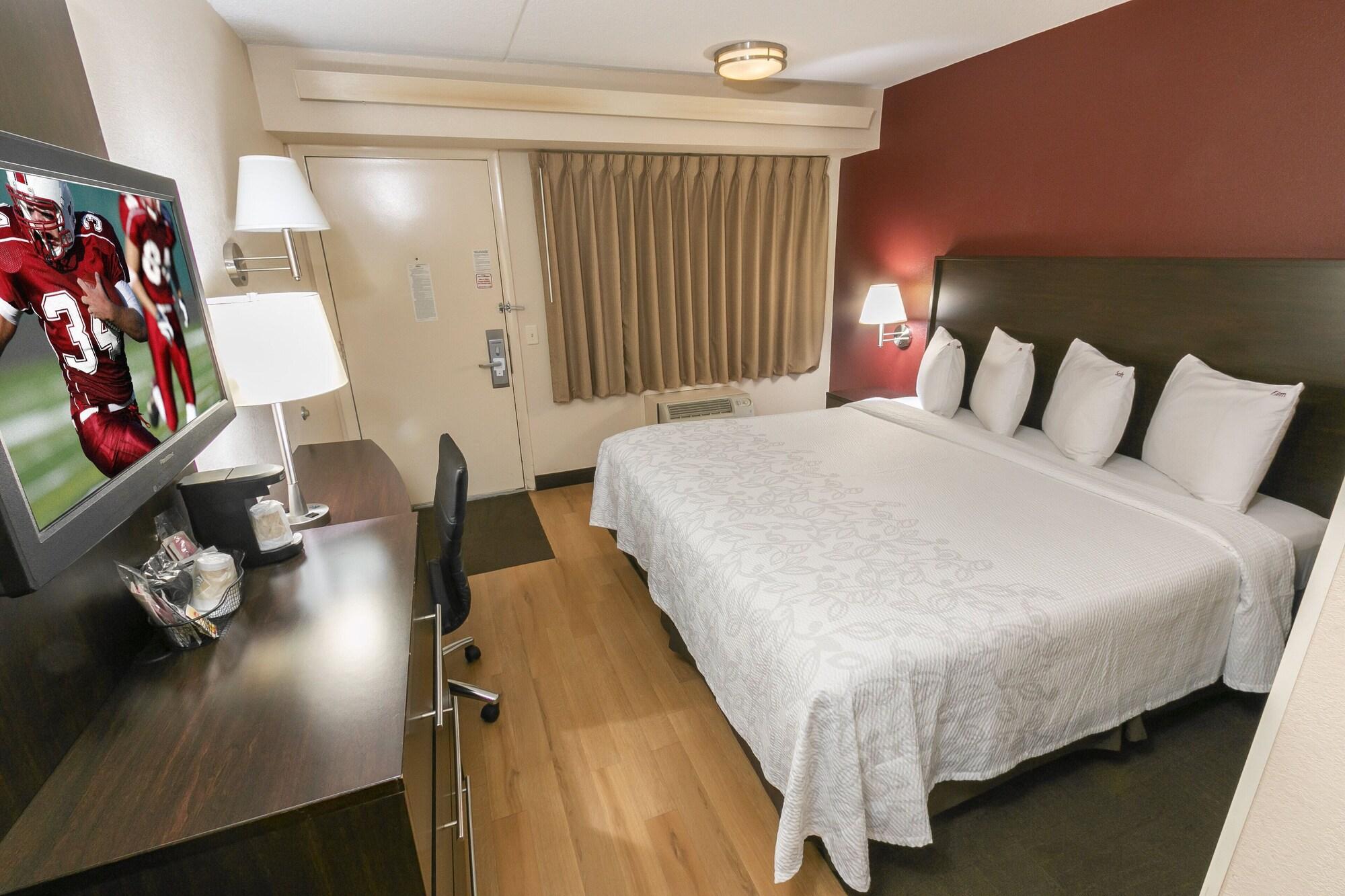 Red Roof Plus+ At Buffalo - 3* Amherst