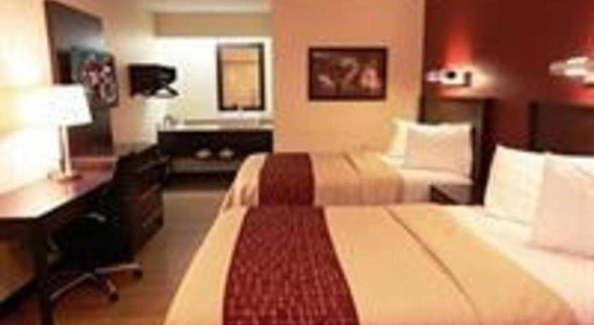 Hotel Red Roof Plus+ At Buffalo - 3*