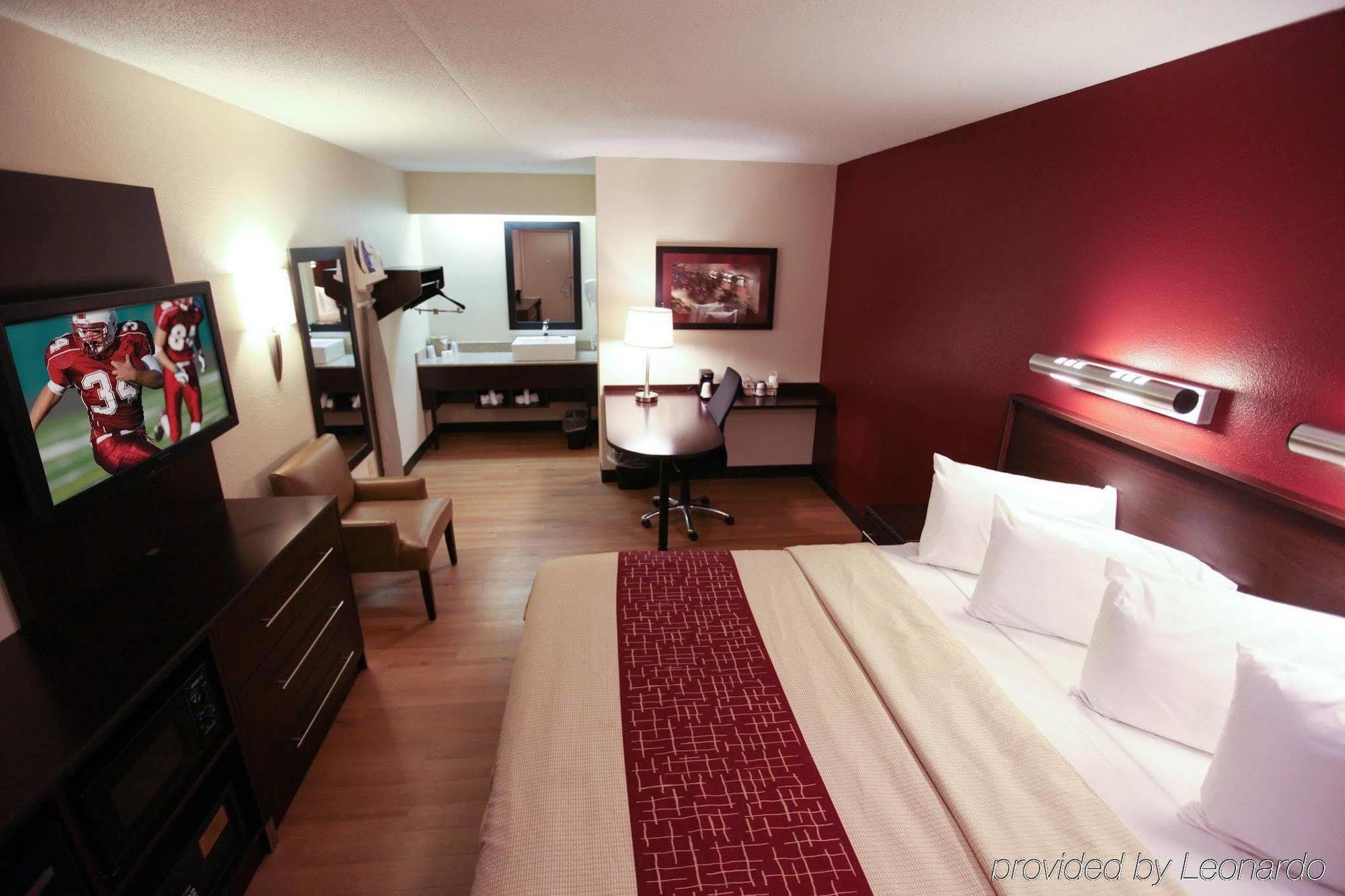 Red Roof Plus+ At Buffalo - Hotel 3*