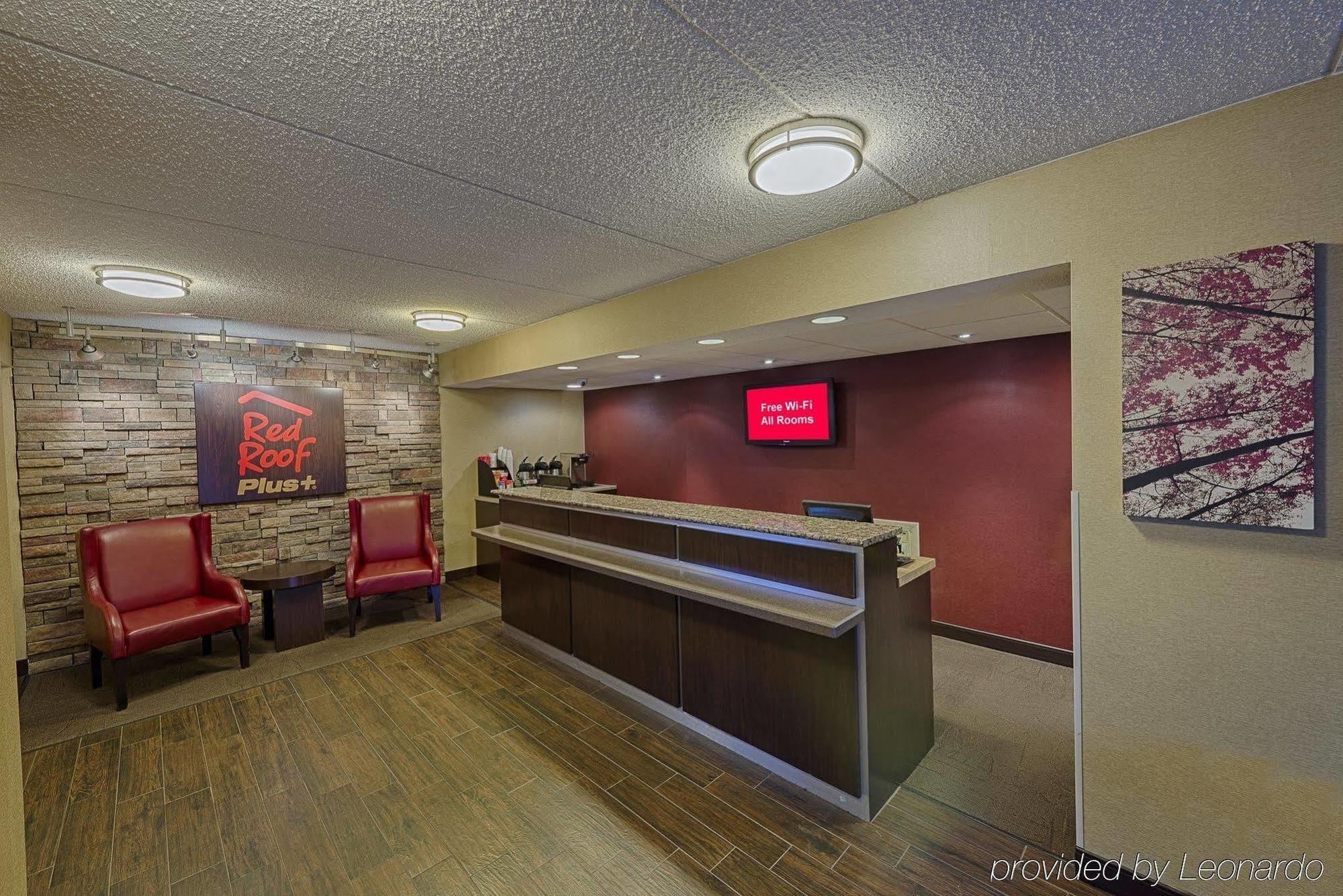 Hotel Red Roof Plus+ At Buffalo - 3*