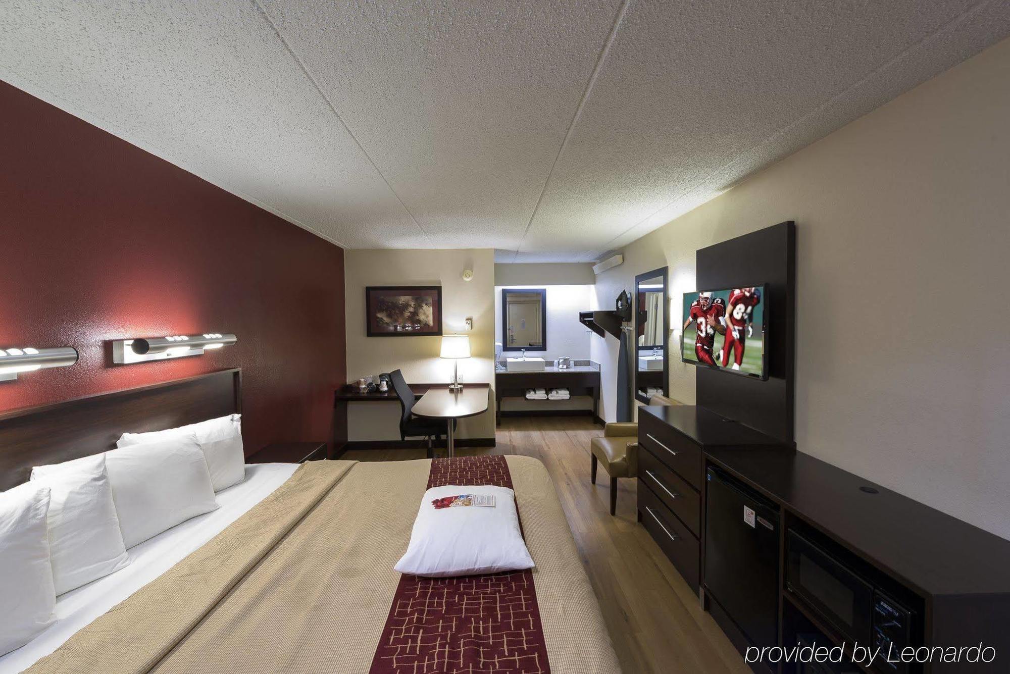 Hotel Red Roof Plus+ At Buffalo - Amherst