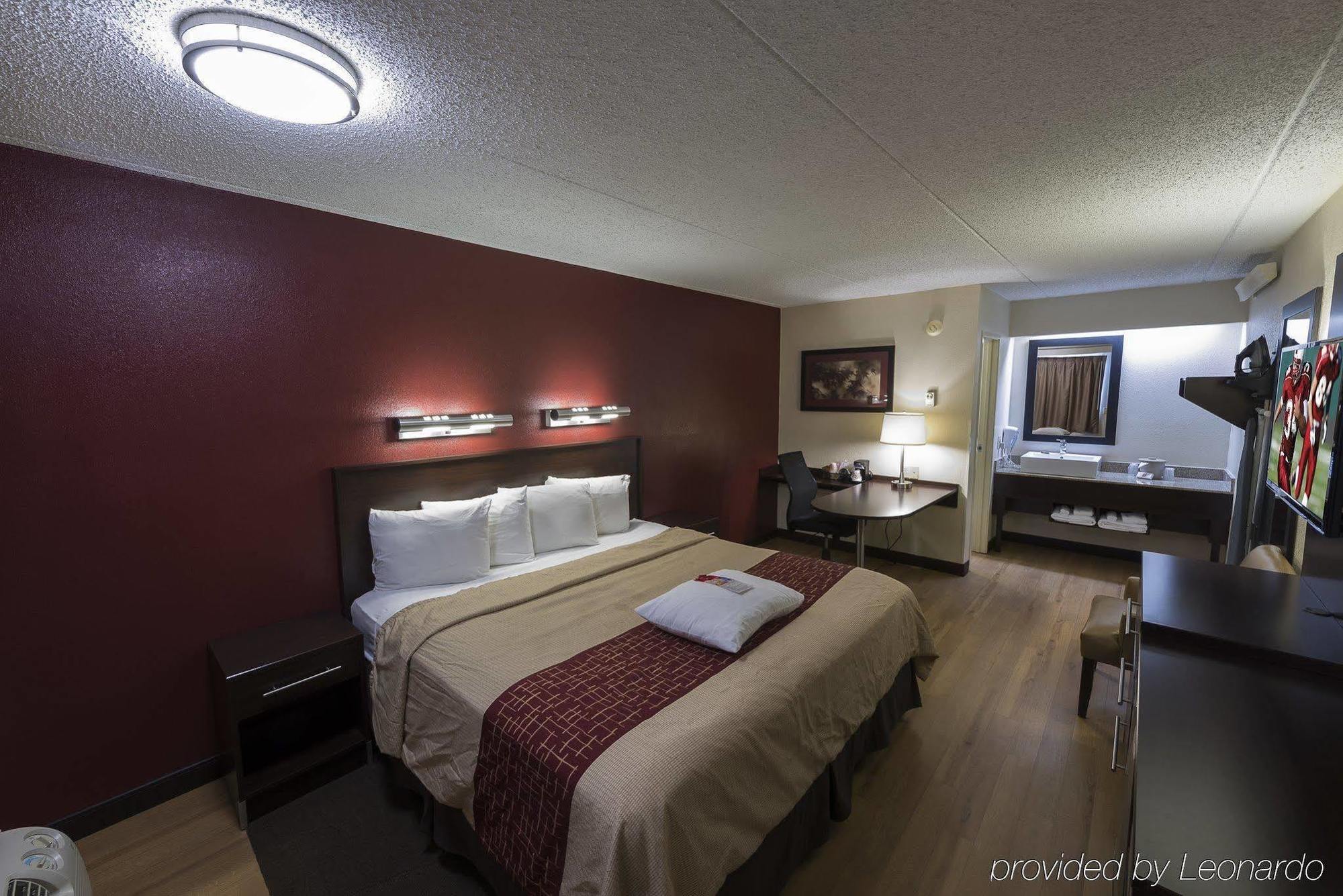 Red Roof Plus+ At Buffalo - Hotel 3*